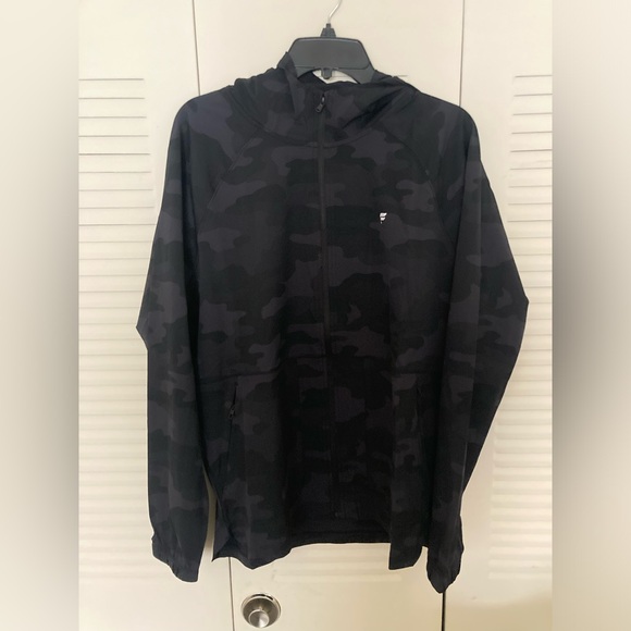 NWT Fabletics Men’s Black Camo The One Jacket Sz. Large - Picture 1 of 4